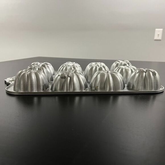 Nordic Ware Cast Aluminum Nonstick Pumpkin Patch Baking Cakes Muffins Pan - Picture 6 of 6